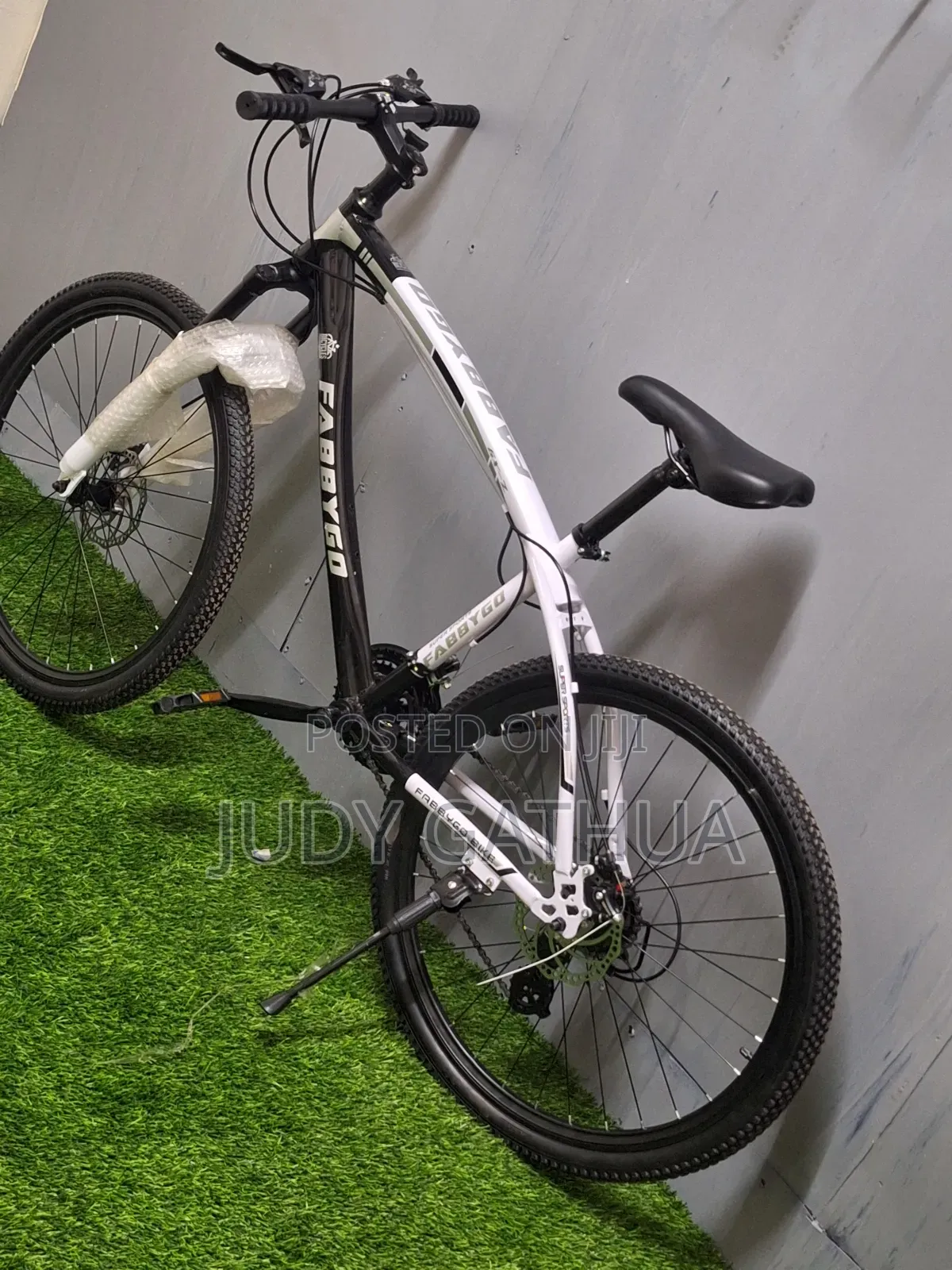 White And Black  Bike Size 26