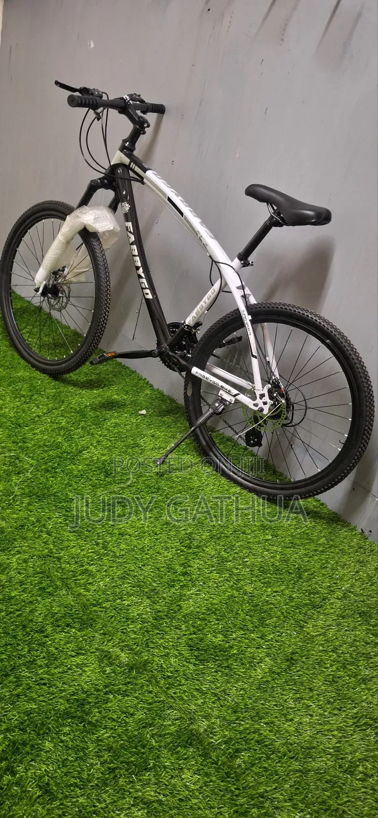 White And Black  Bike Size 26