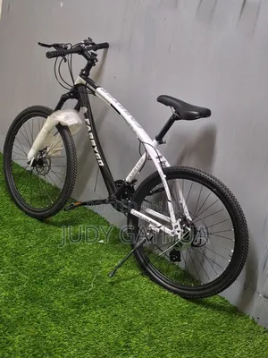 White And Black  Bike Size 26