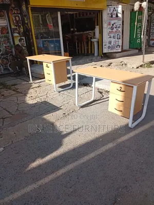 Simple Office Working Table