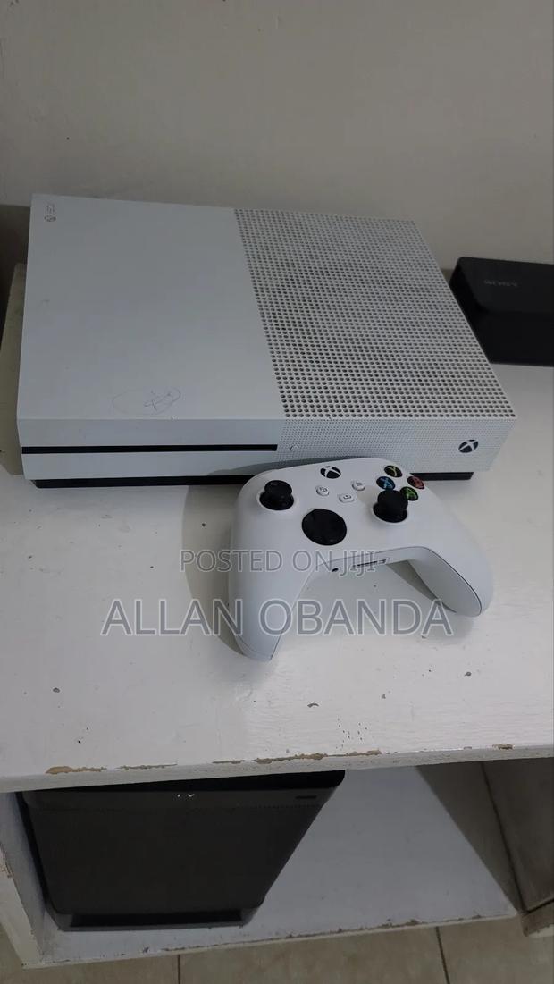 Xbox One S 1tb Console With Series S/X Controller - thumbnail 3