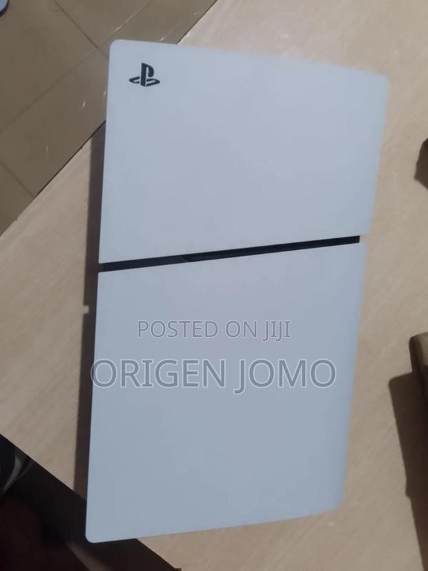 Sony Ps5 Console - thumbnail 3