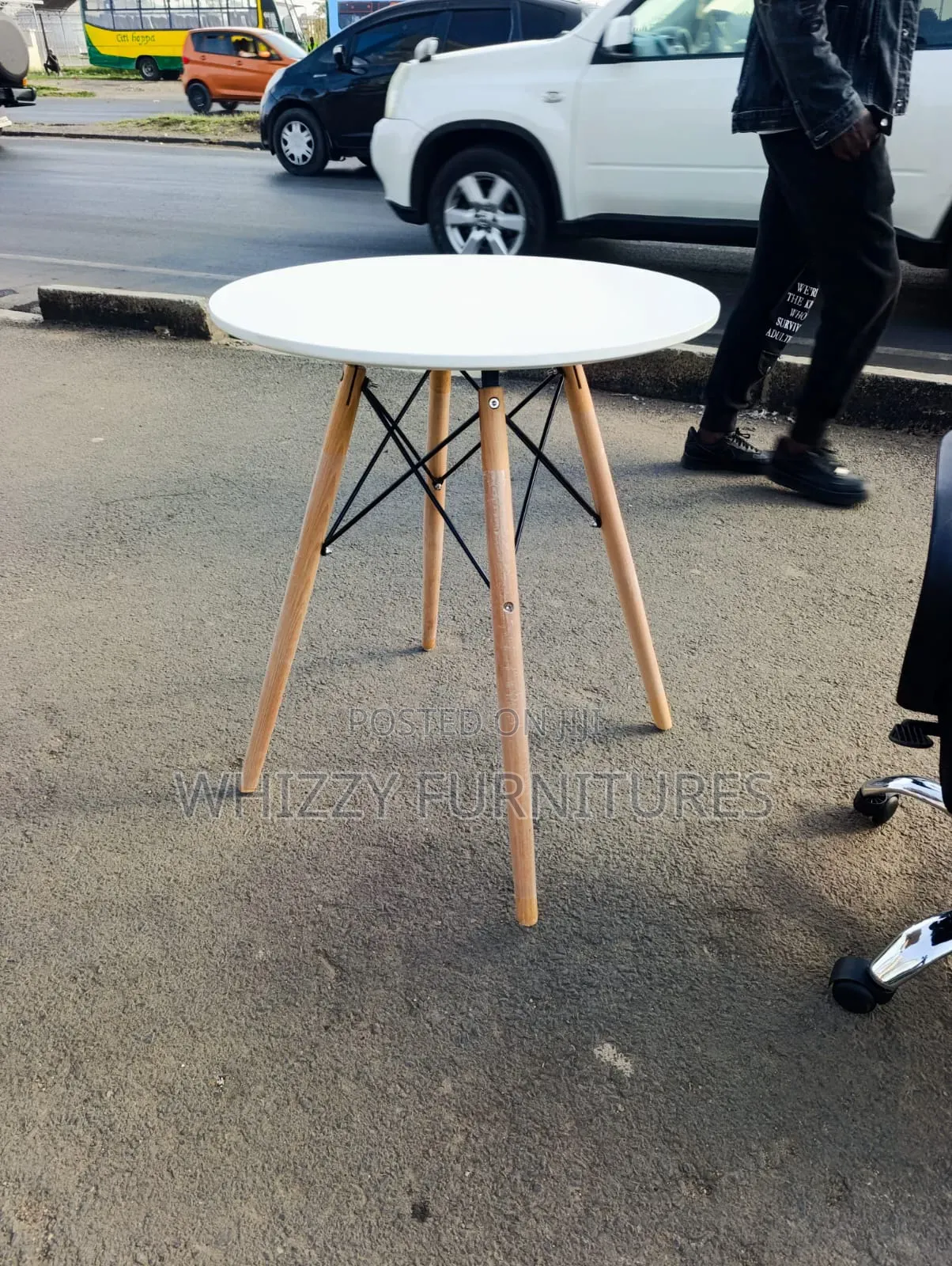 Stong Round Dining Table