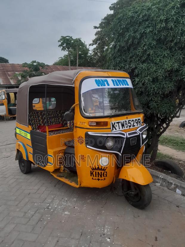 Bajaj RE 2021 Yellow - main view