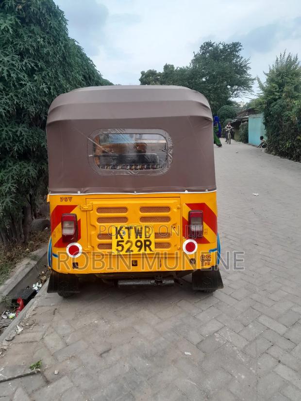 Bajaj RE 2021 Yellow - thumbnail 5