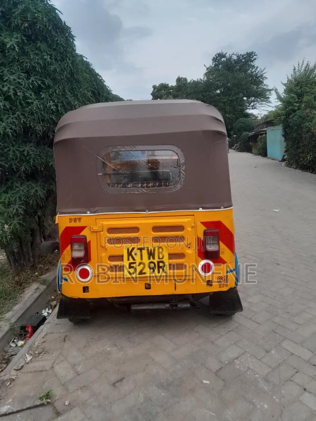 Bajaj RE 2021 Yellow - thumbnail 10