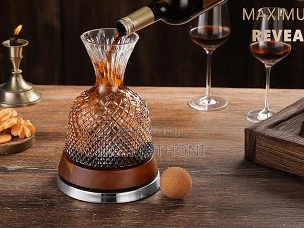 700 Ml Wine Aeration With 360° Rotation Decanter