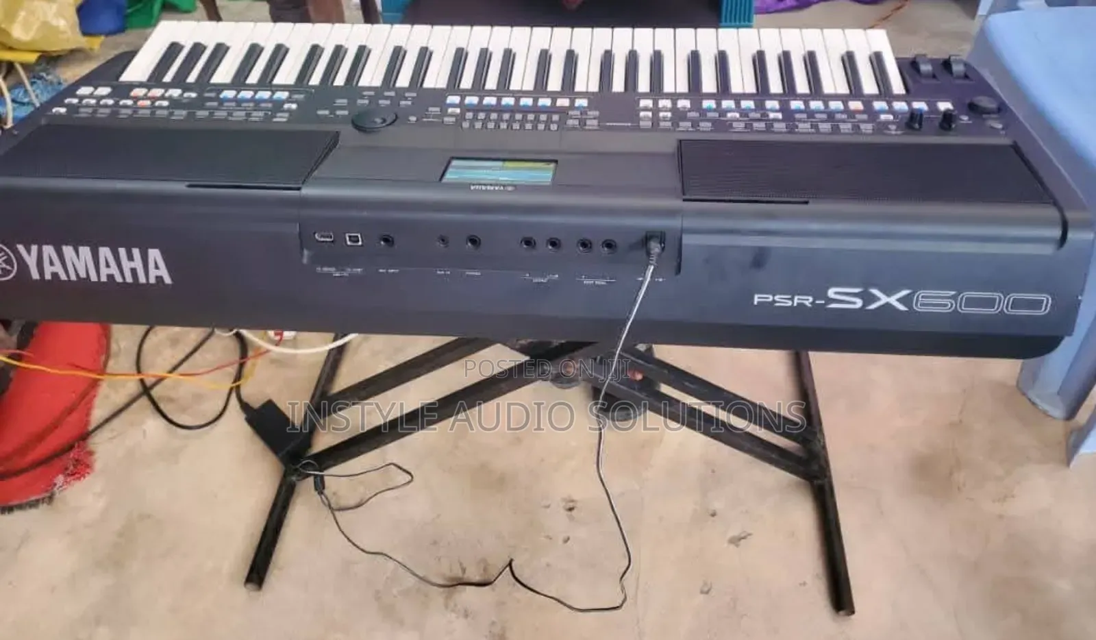 PSR Sx600 Yamaha Original Keyboard Complete With High-Quality Stand