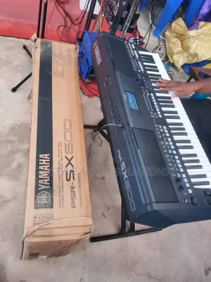 PSR Sx600 Yamaha Original Keyboard Complete With High-Quality Stand