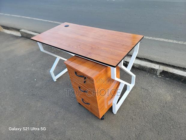 Tables With Mobile Pedestal - main view