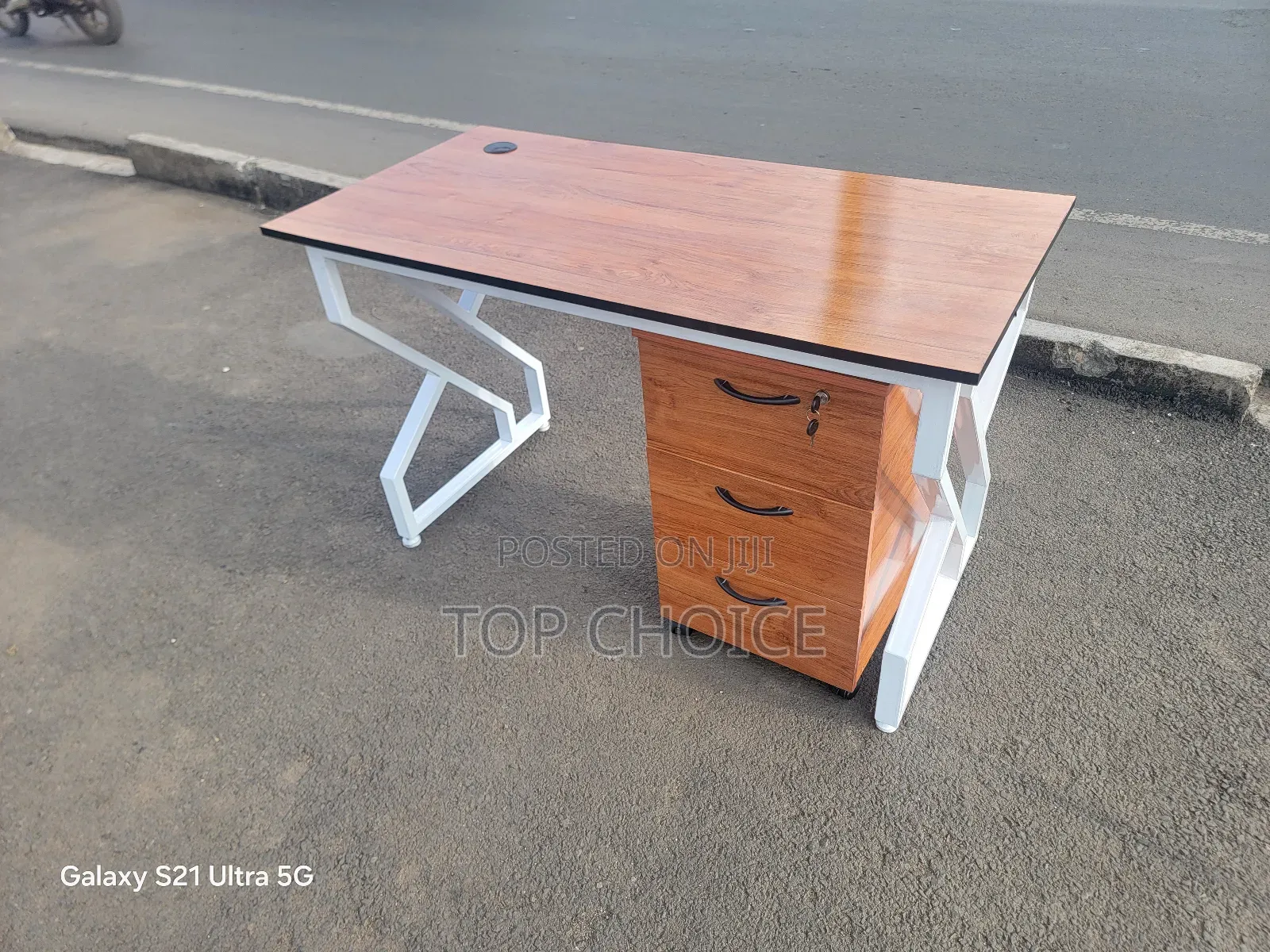 Tables With Mobile Pedestal