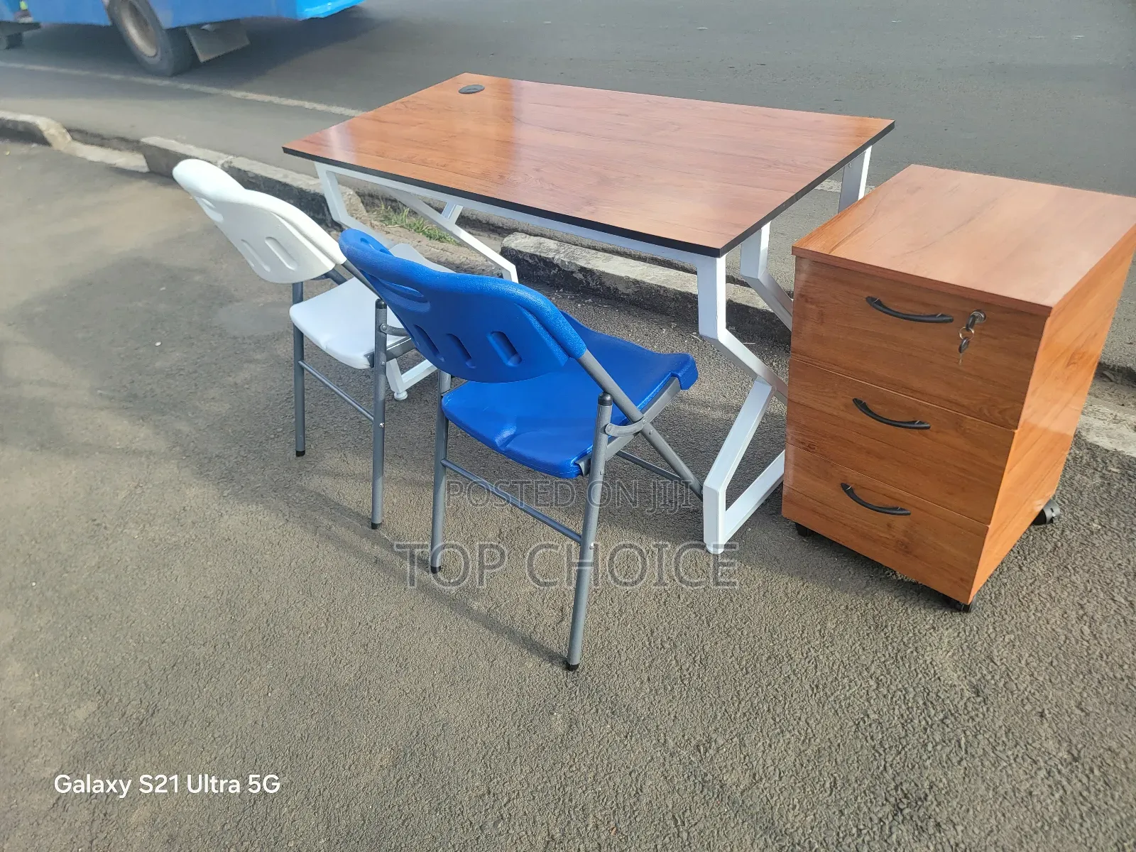 1.4m Table and 2 Chairs