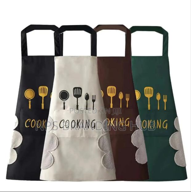 Waterproof Adults Kitchen Aprons With Side Wipes Zn