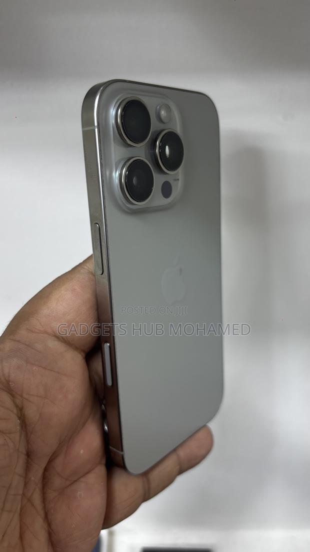 Apple iPhone 16 Pro 256 GB Gray - thumbnail 4