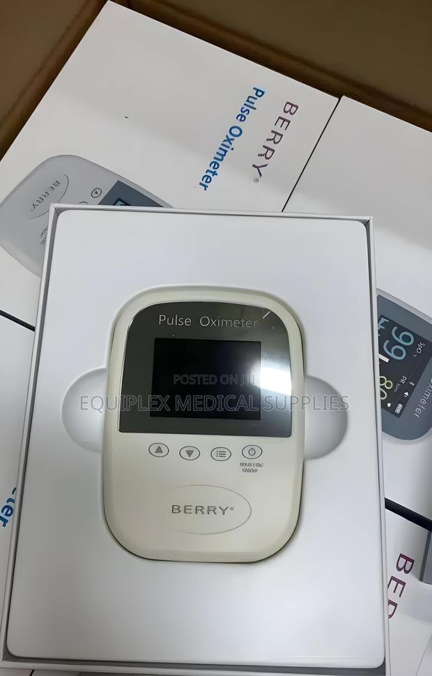 Berry Pulse Oximeter (With 3 Probes Neonatal, Pediatric and Adult)
