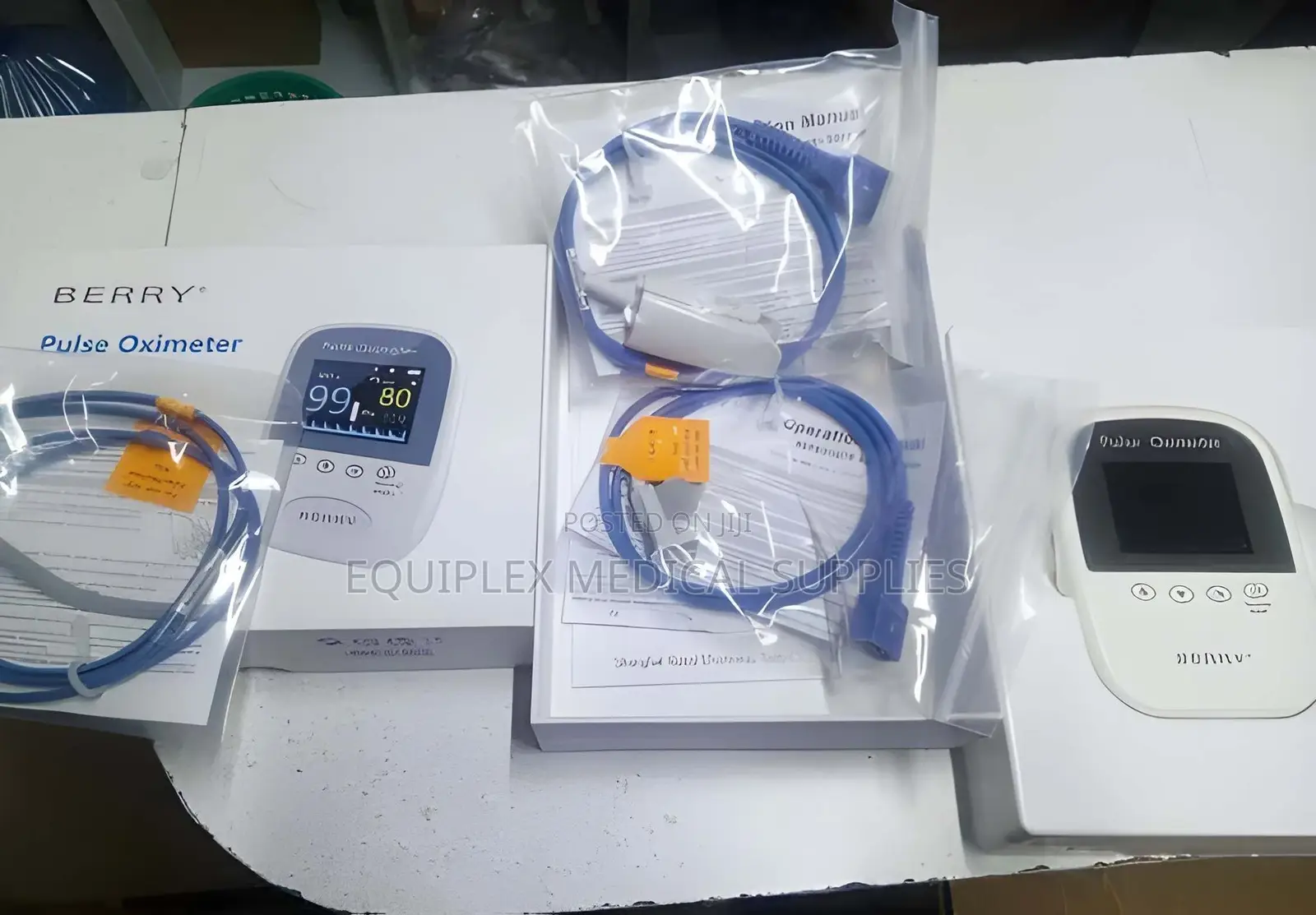 Berry Pulse Oximeter (With 3 Probes Neonatal, Pediatric and Adult)