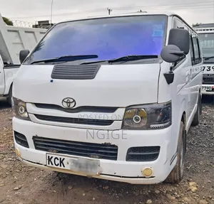Toyota HiAce 2010 White