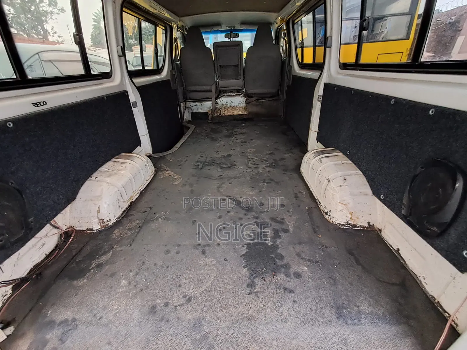 Toyota HiAce 2010 White