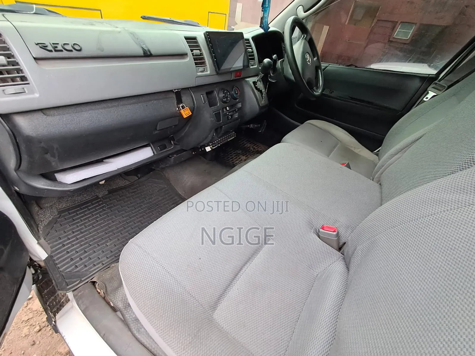Toyota HiAce 2010 White