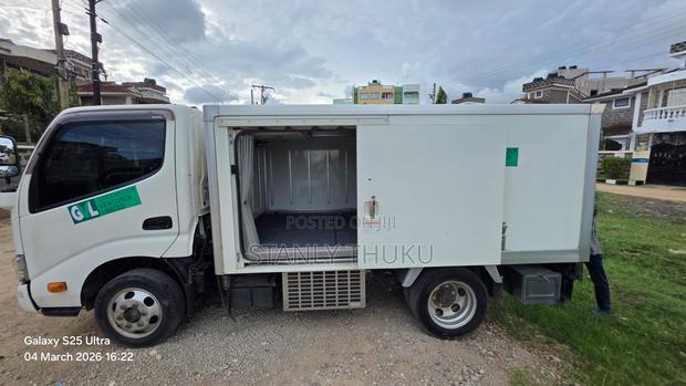 Toyota 2018 White - thumbnail 8