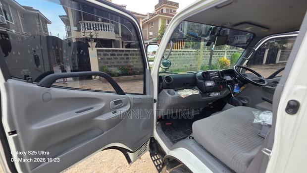 Toyota 2018 White - thumbnail 14