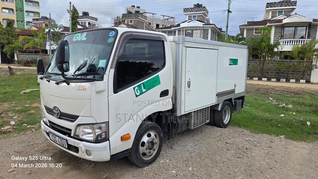 Toyota 2018 White - thumbnail 11