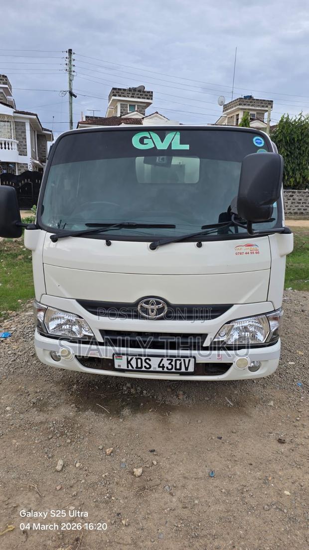 Toyota 2018 White - thumbnail 16