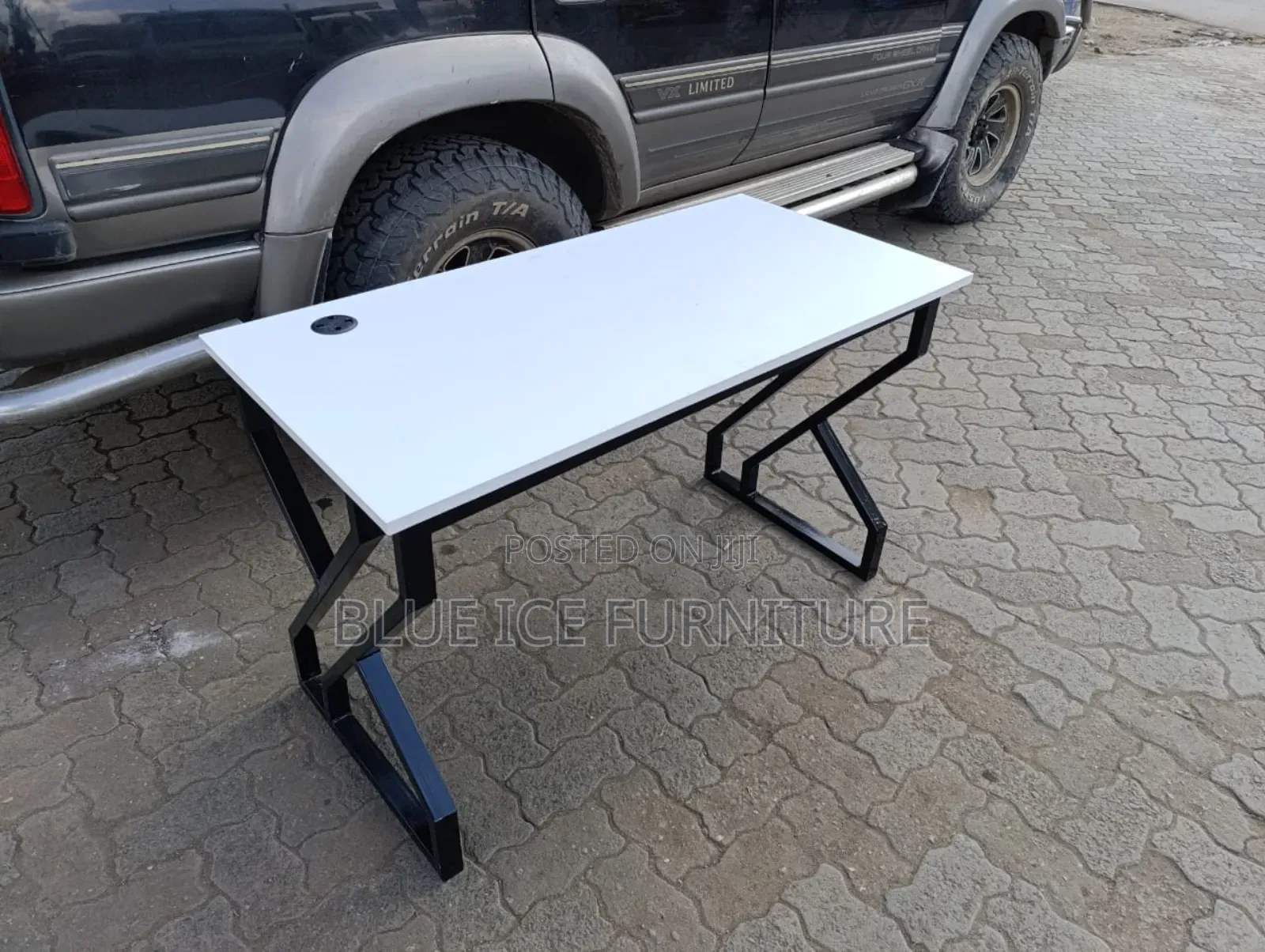 Simple Office Working Desk