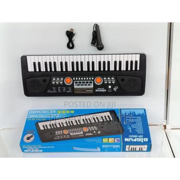 61 Electric Kids Piano Keyboard With a Microphone Black