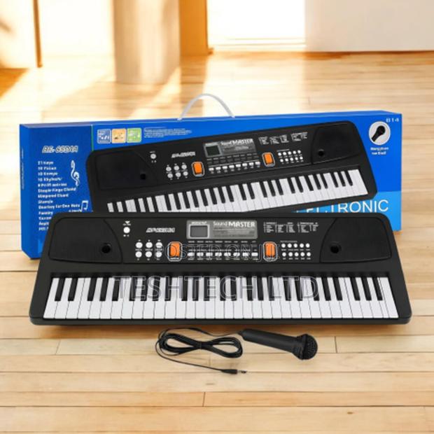 61 Keys Electric Kids Piano Keyboard With a Microphone