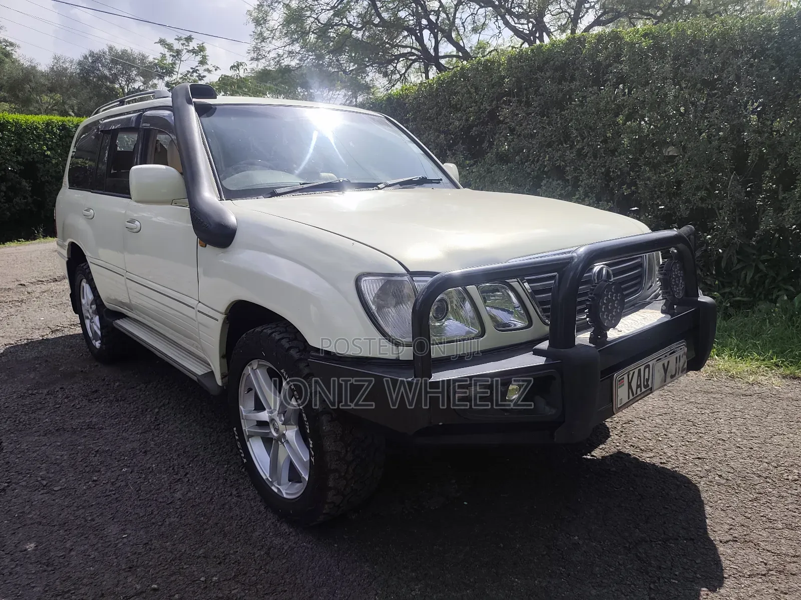 Toyota Land Cruiser HDJ 100 2001 Off white