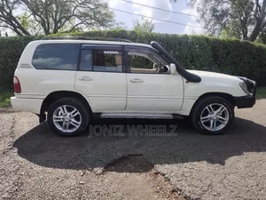 Toyota Land Cruiser HDJ 100 2001 Off white
