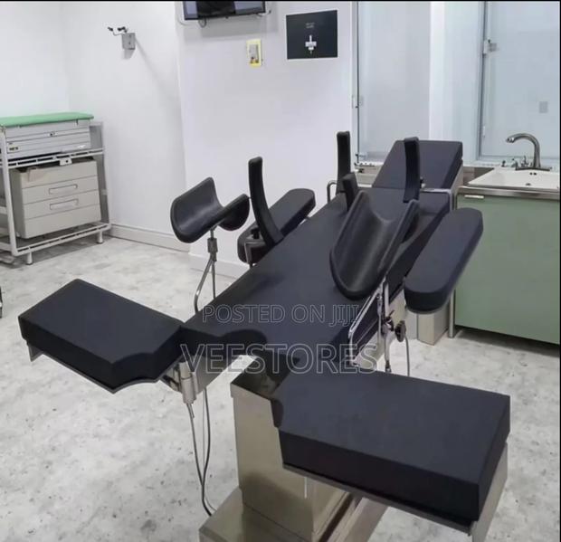 Electric/Hydraulic Theater Table - thumbnail 3