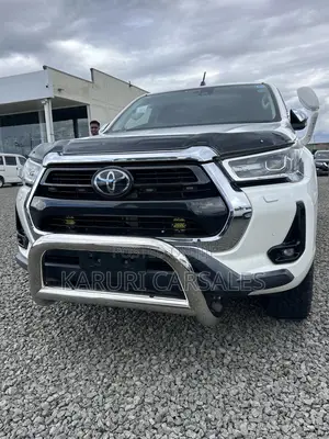 Toyota Hilux 2021 White