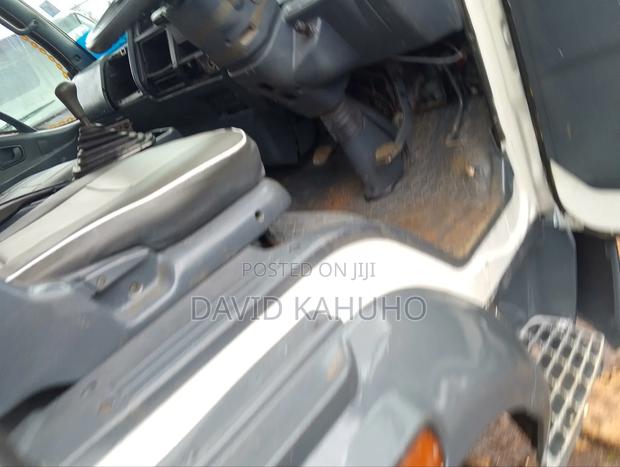 Mitsubishi Fh 215 2018 White - thumbnail 14