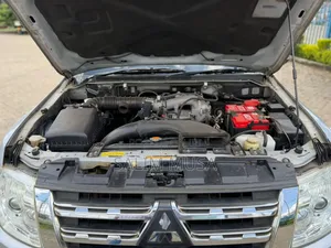 Mitsubishi Pajero 2012 Silver
