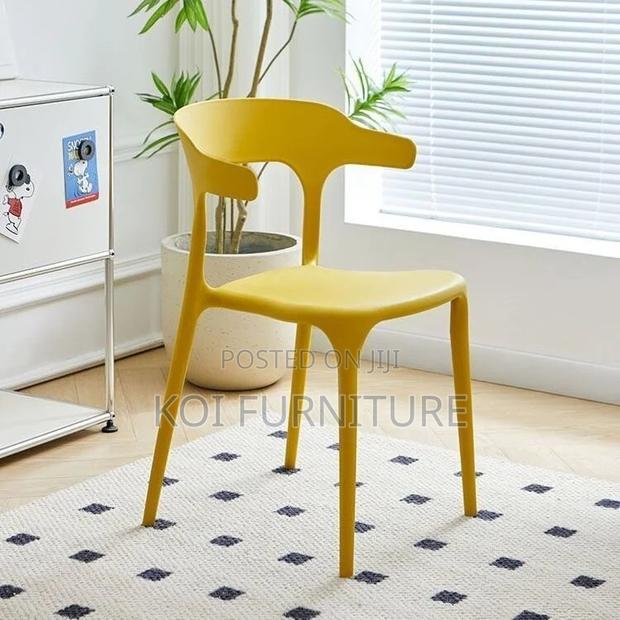 Dining Chairs; Modern Plastic Dining Chairs