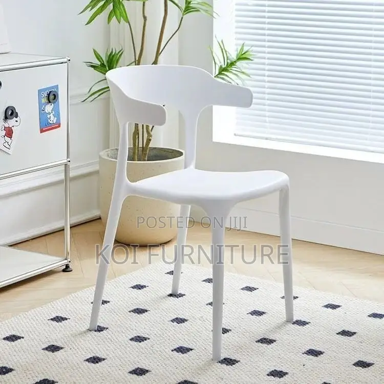 Dining Chairs; Modern Plastic Dining Chairs