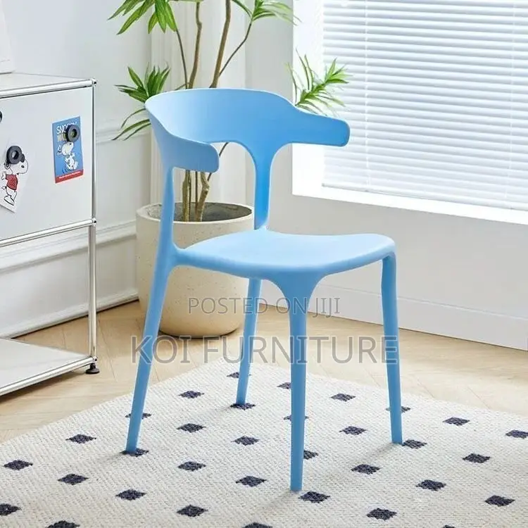 Dining Chairs; Modern Plastic Dining Chairs