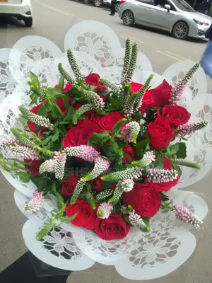 Same Day Red Roses Mini Bouquet for 2000 - Fresh Flowers for Gifting