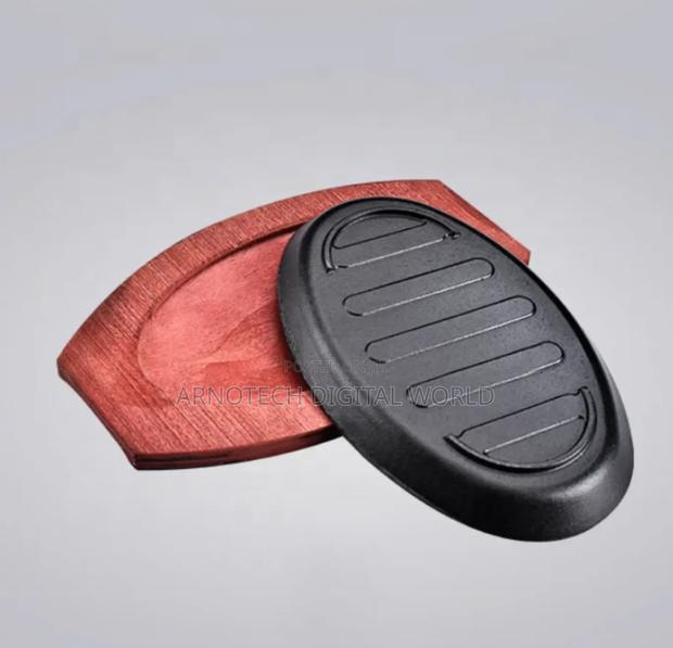 Cast Iron Sizzling Pan With Wooden Tray - thumbnail 2