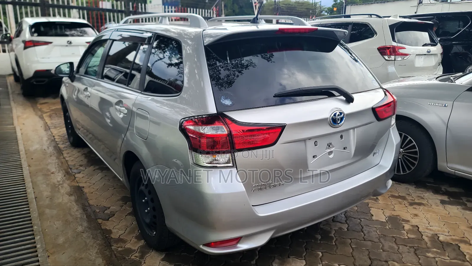Toyota Corolla Fielder 1.5 Hybrid FWD 2018 Silver
