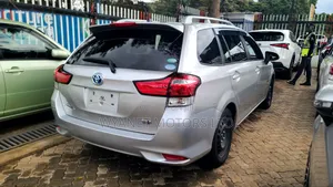 Toyota Corolla Fielder 1.5 Hybrid FWD 2018 Silver