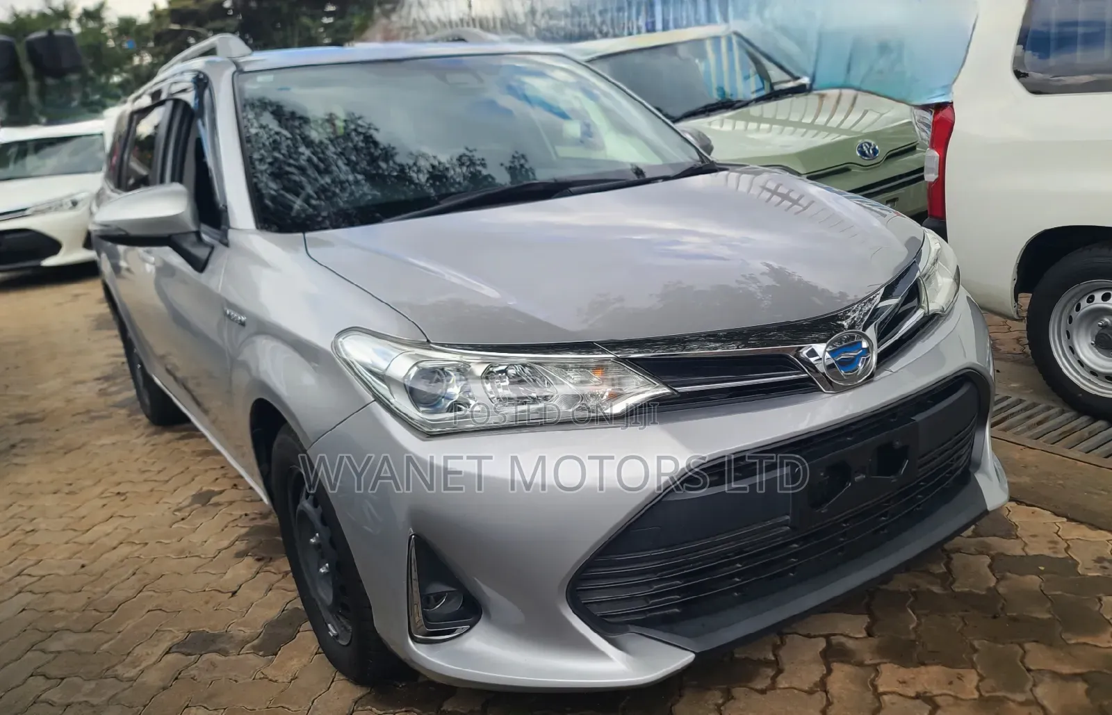 Toyota Corolla Fielder 1.5 Hybrid FWD 2018 Silver