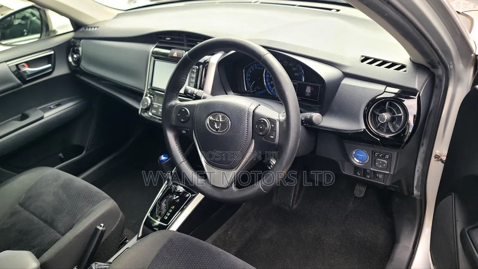 Toyota Corolla Fielder 1.5 Hybrid FWD 2018 Silver