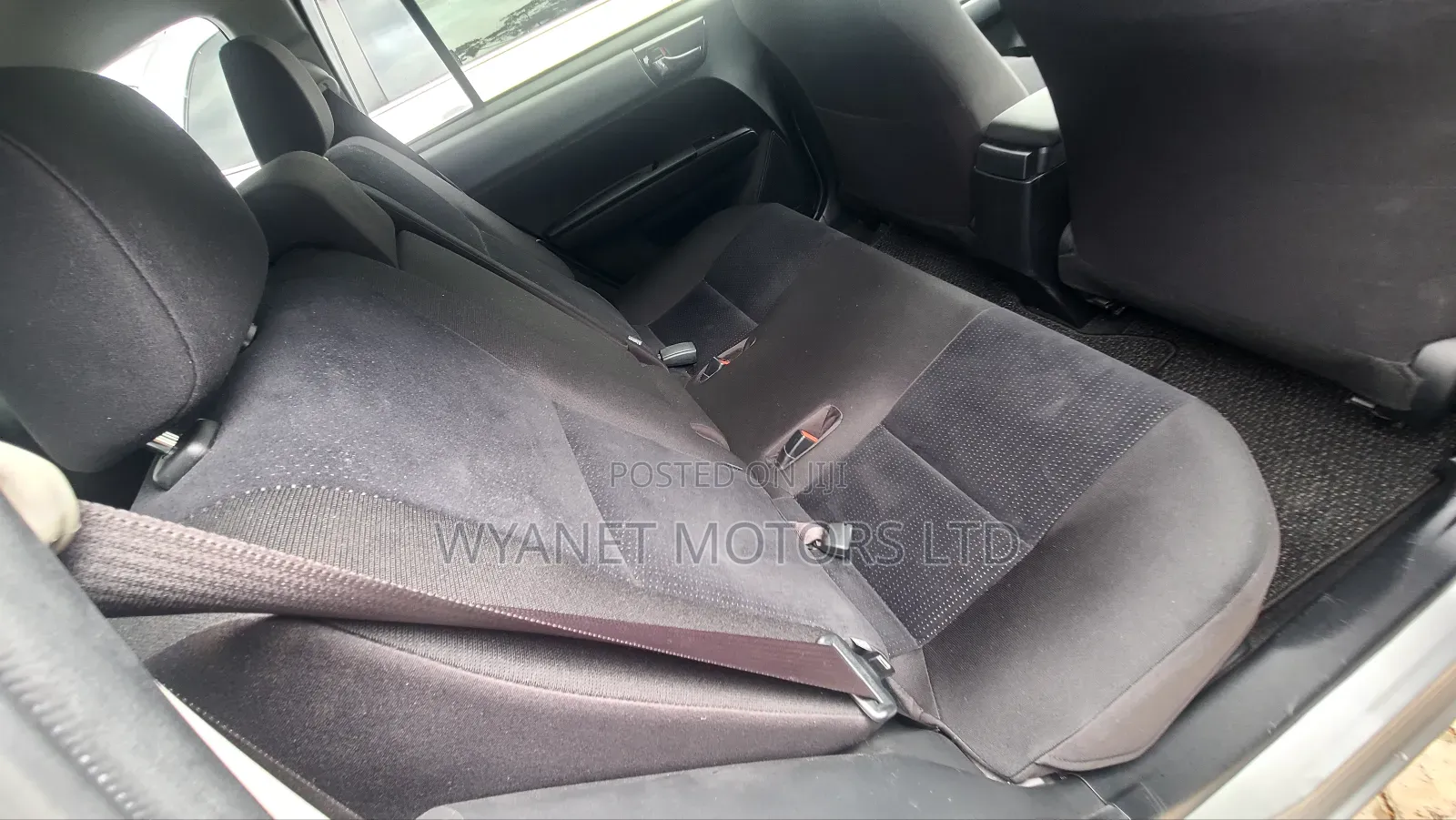 Toyota Corolla Fielder 1.5 Hybrid FWD 2018 Silver