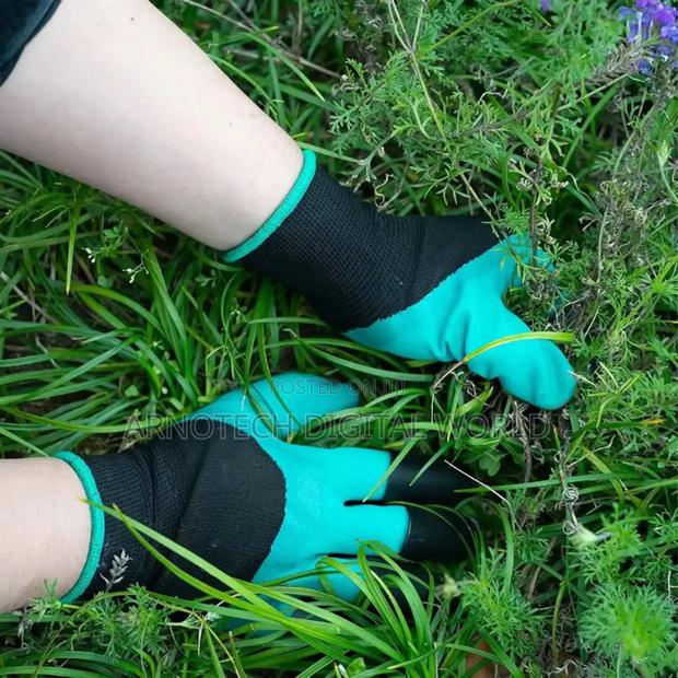 Gardening Gloves With Claws - thumbnail 2