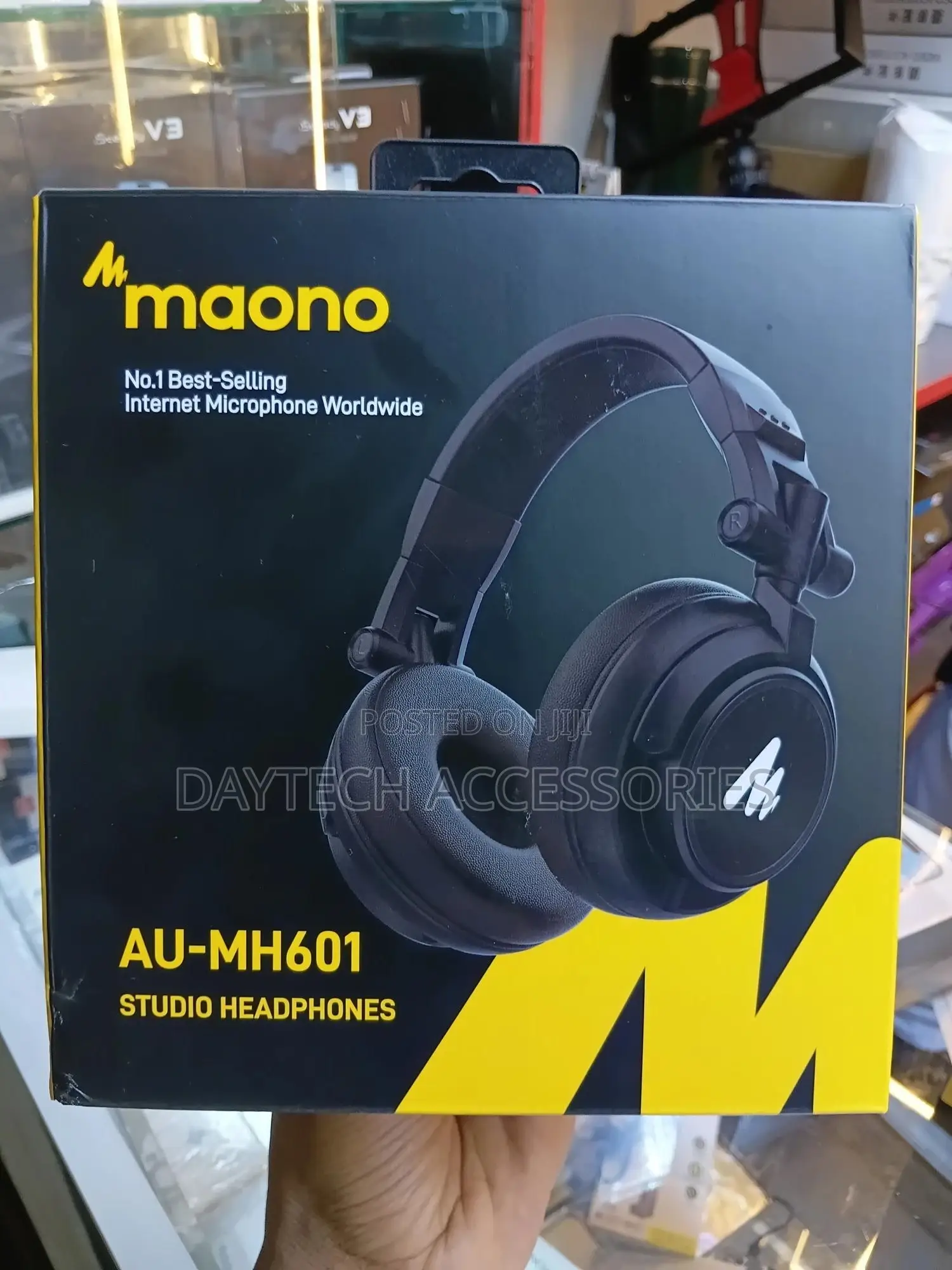 The Maono Au-Mh601 Studio Headphones.