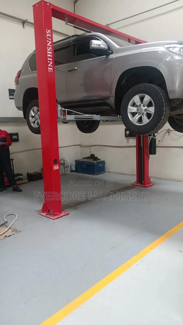 4 Tonne Car Two Post Lift Machine Electro Hydraulic. - main view