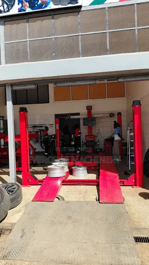 Wheel Alignment Machine Set With 4 Post Carlift Machine.
